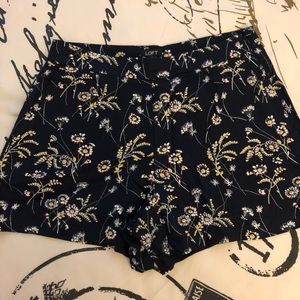 LOFT Petite Floral Pleated Shorts